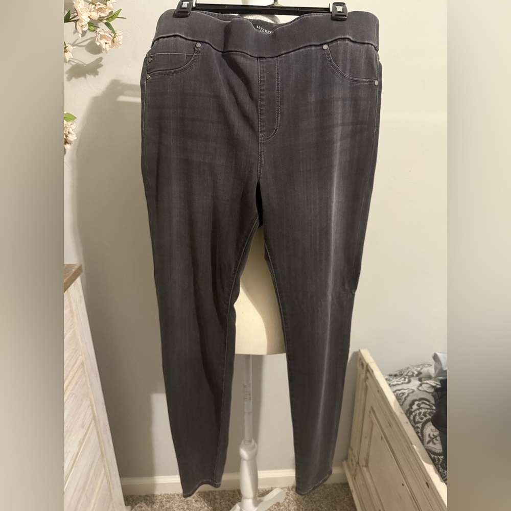 NWOT Liverpool Black Distressed Jegging